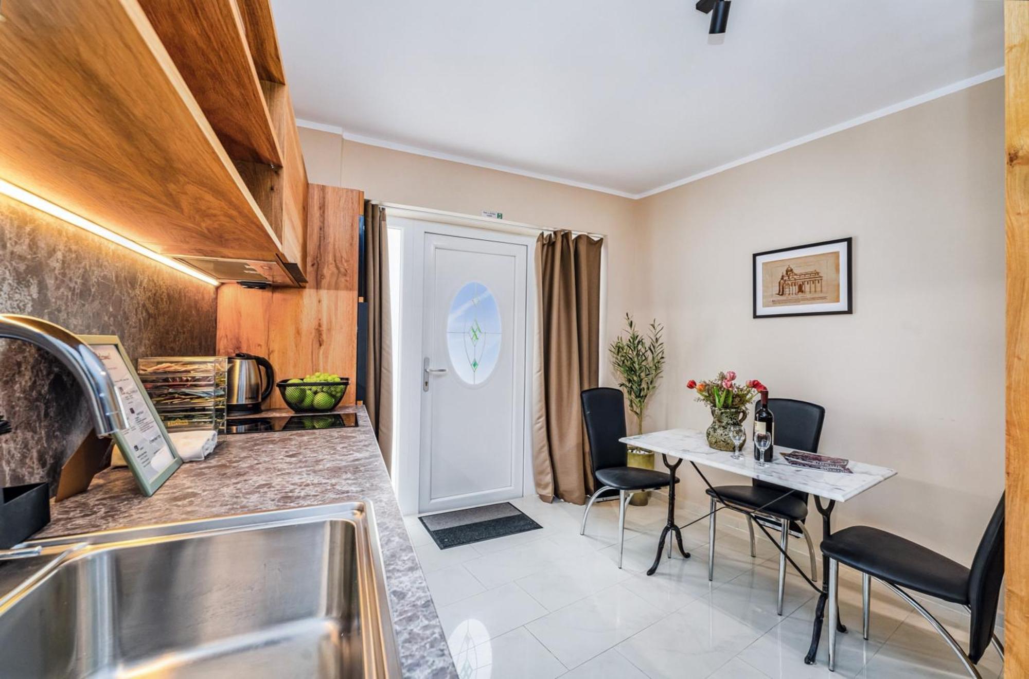 Samm Apartments 시베니크 외부 사진