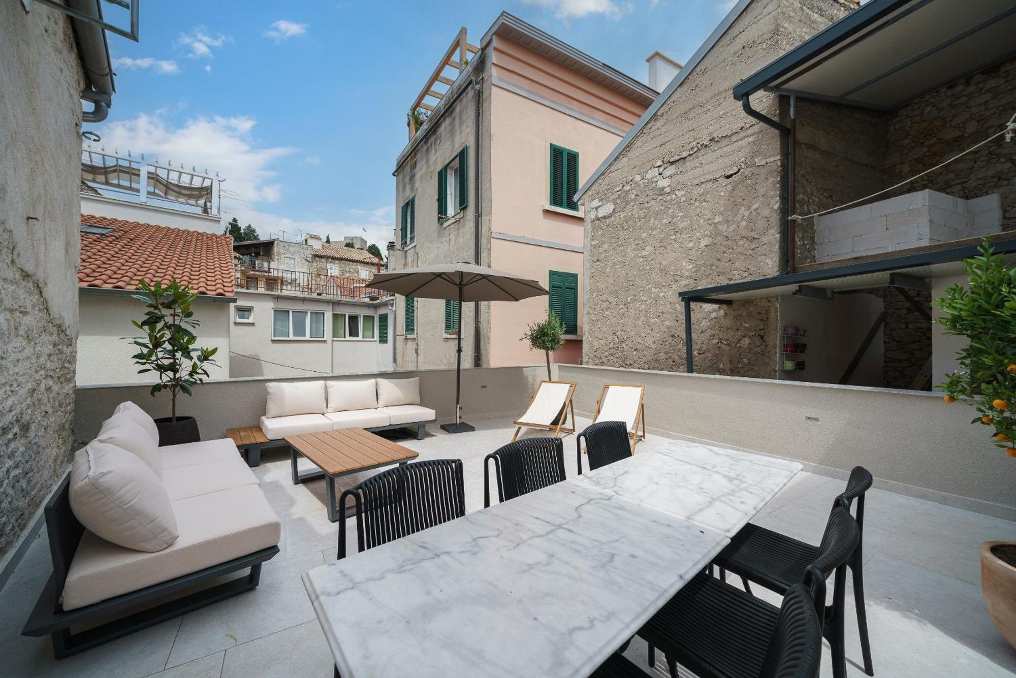 Samm Apartments 시베니크 외부 사진